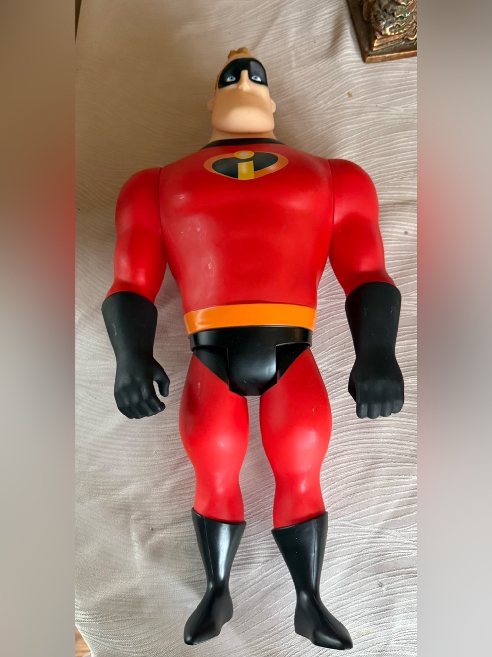 Disneys Pixar  Mr. Incredible figure red and black 18” large size guc